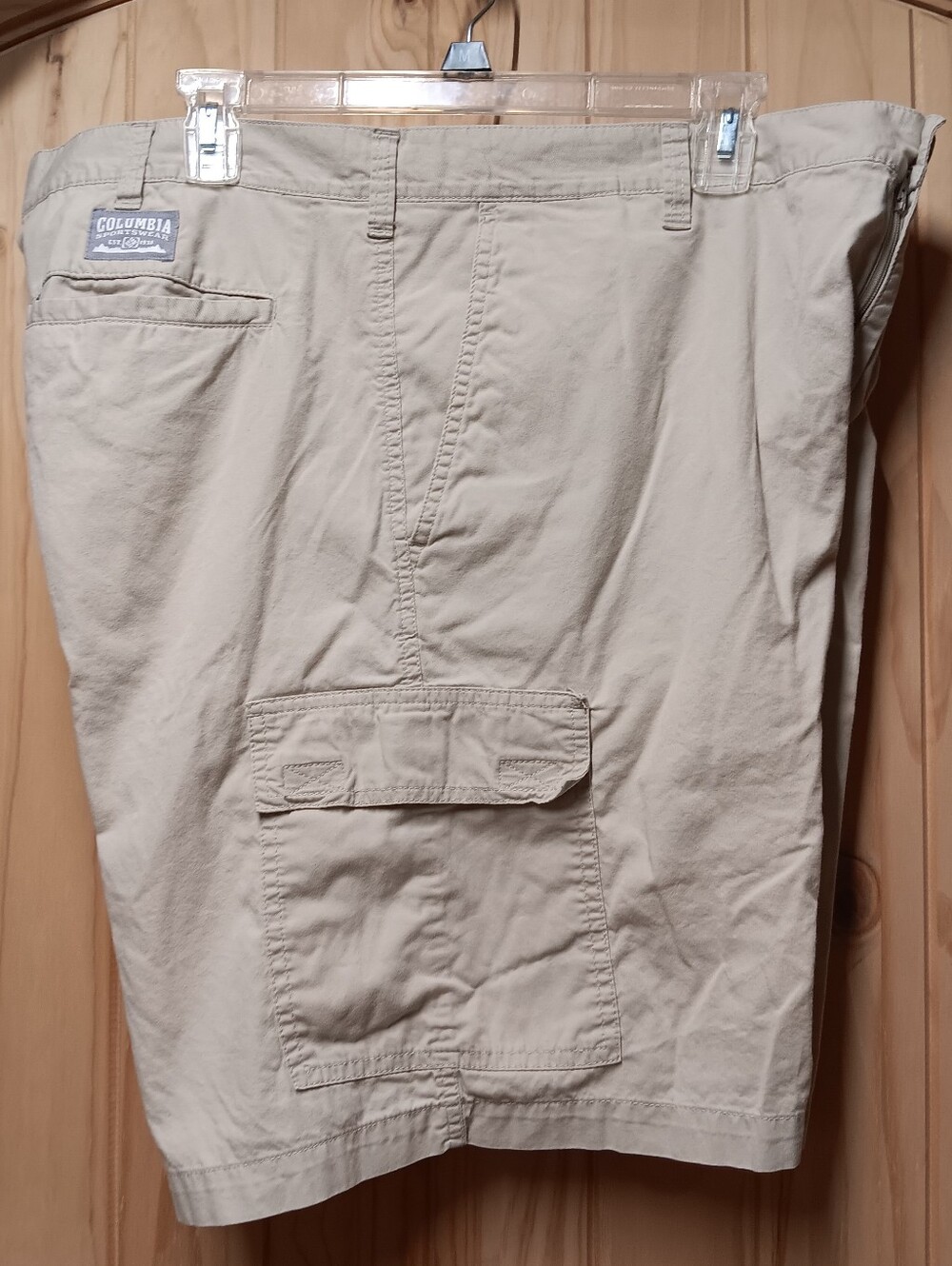 Columbia Men's Light Tan Cargo Shorts
